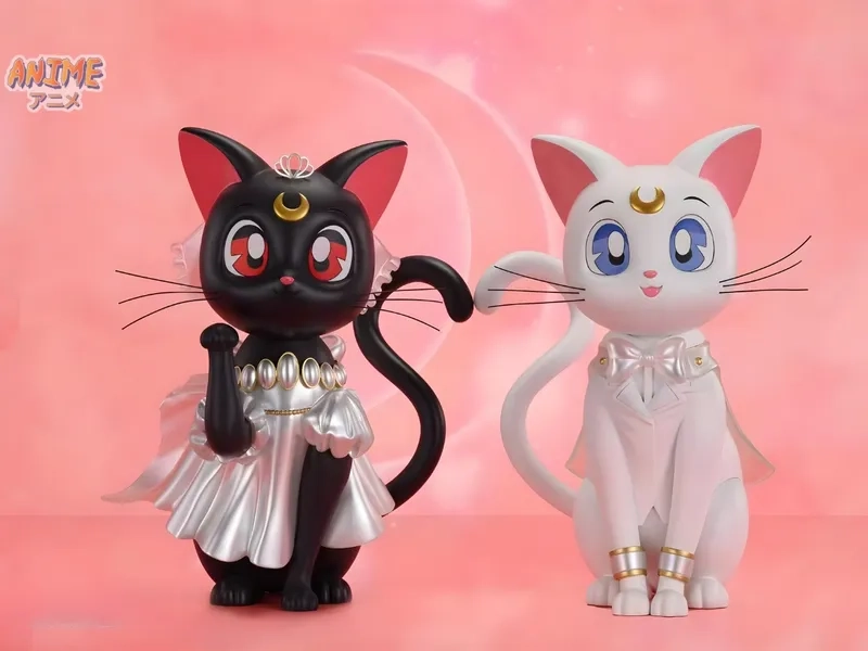 Cặp đôi Artemis và Luna mèo hoàng gia