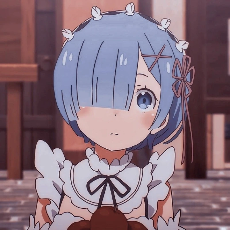 Rem trong anime Re Zero với mái tóc xanh ngắn